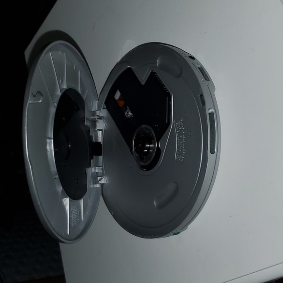 Vintage Portable CD player - Picture 2 of 2